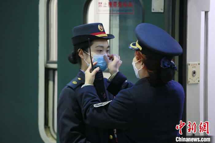 铁路人战“疫”：面对疫情，母女并肩前行